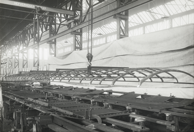 172289 Afbeelding van de bouw van de stalen bagagerijtuigen rijtuigen serie D 6061 - 6100 van de N.S. bij Allan te Rotterdam.